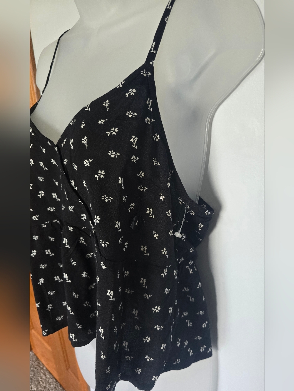 NWT Hollister tank topWomens size large Black And White Floral Tie Straps Floral - Picture 5 of 7